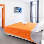 Colours Apartments & Rooms